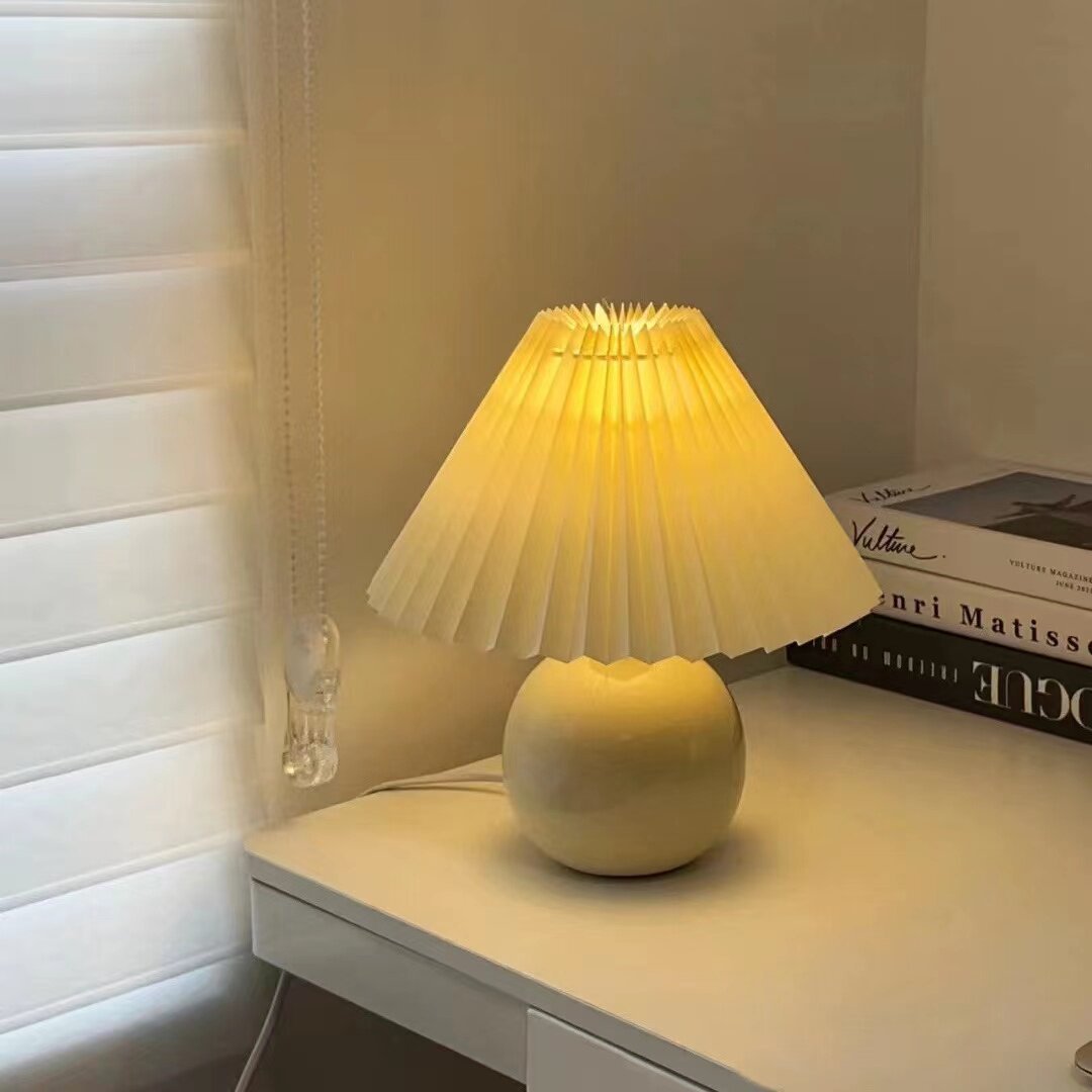 7W Pleated Table Lamp Iron Base 3-Color Remote